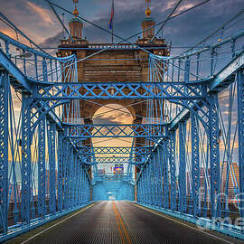 Cincinnati Suspension Bridge by Inge Johnsson