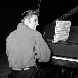 Elvis Rehearses Backstage At The Ed by Cbs Photo Archive
