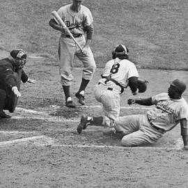 Jackie Robinson and Yogi Berra by Hulton Archive