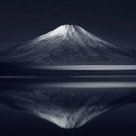 Reflection Mt. Fuji by Takashi Suzuki