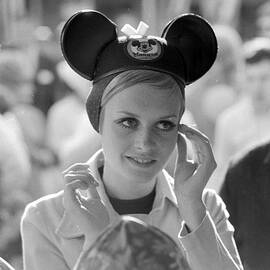 Twiggy At Disneyland by Ralph Crane