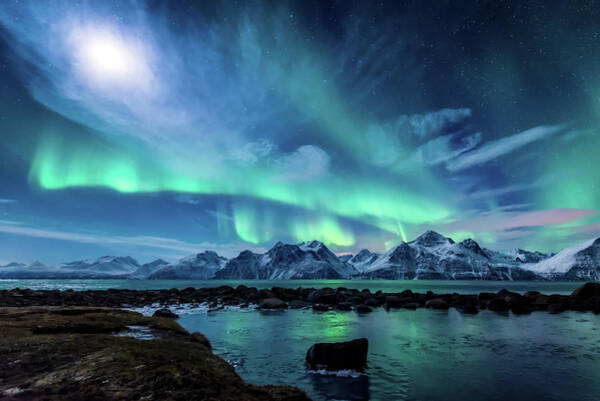 Aurora Borealis Over Snowy Mountains Wall Art