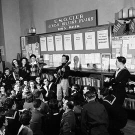 Woody Guthrie Performs At USO Club by Eric Schaal